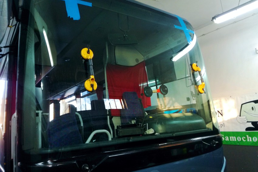 wymiana szyby autobusowej